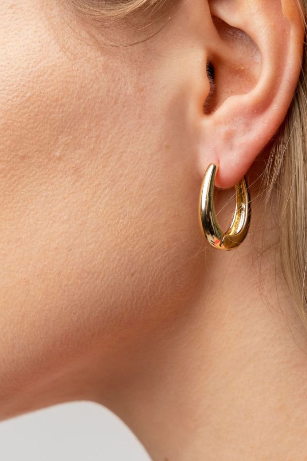 The Colourful Aura Plain U Shape Geometric Oval Hoop Earring