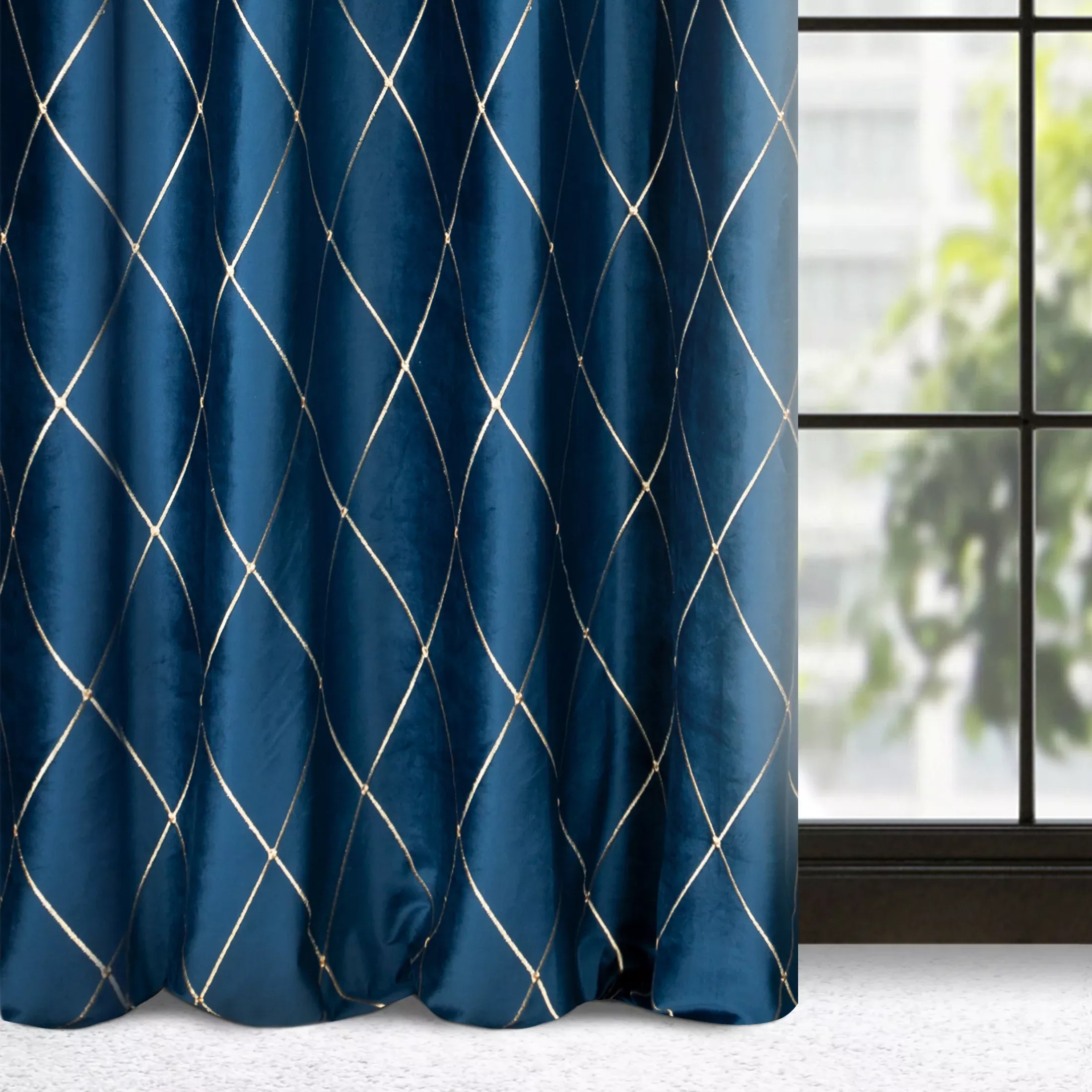 Zasłona welwetowa granatowo, złota haftowana w duże karo 140x250 przelotka - MARGO - Pierre Cardin