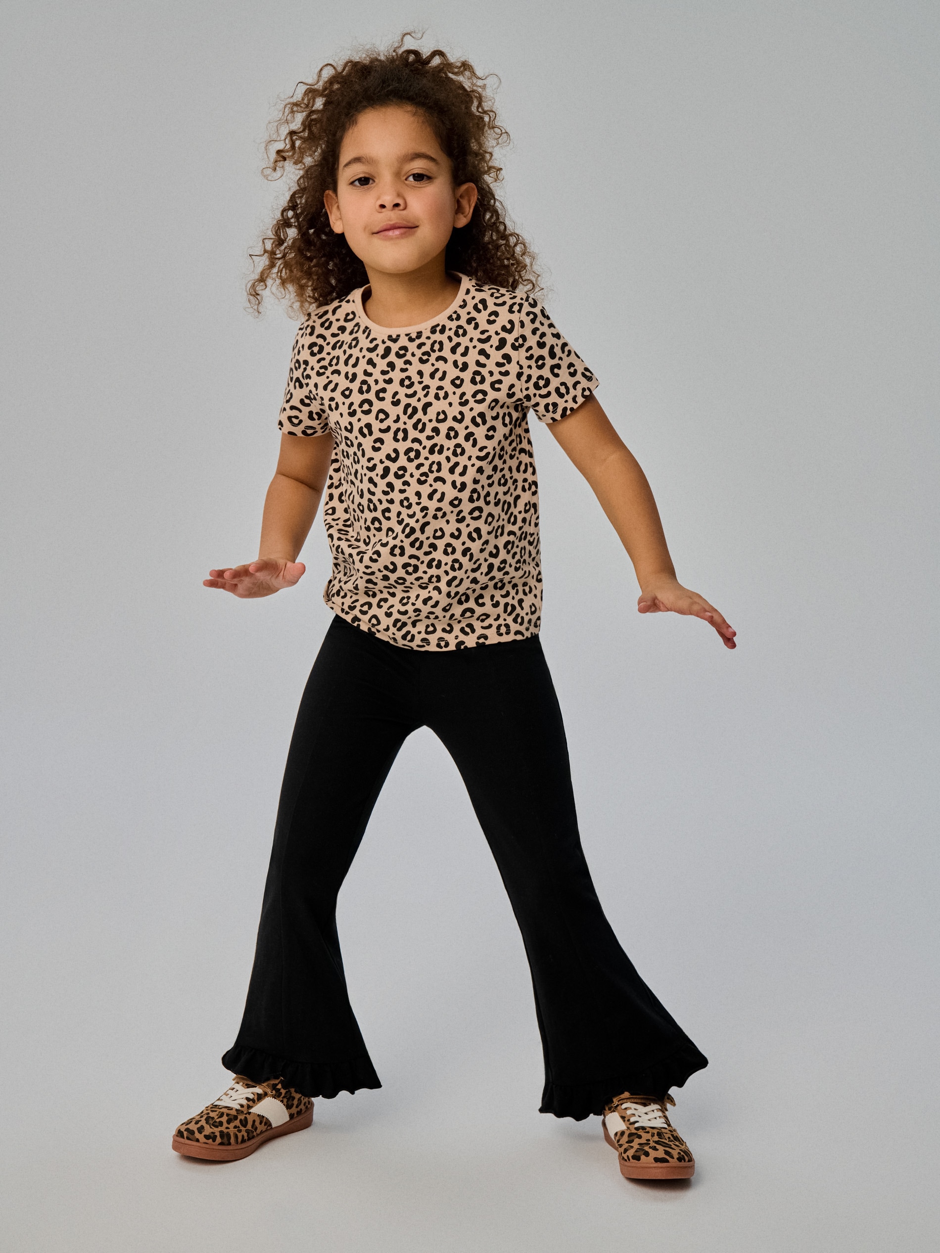 Legginsy flare z ozdobnymi falbankami