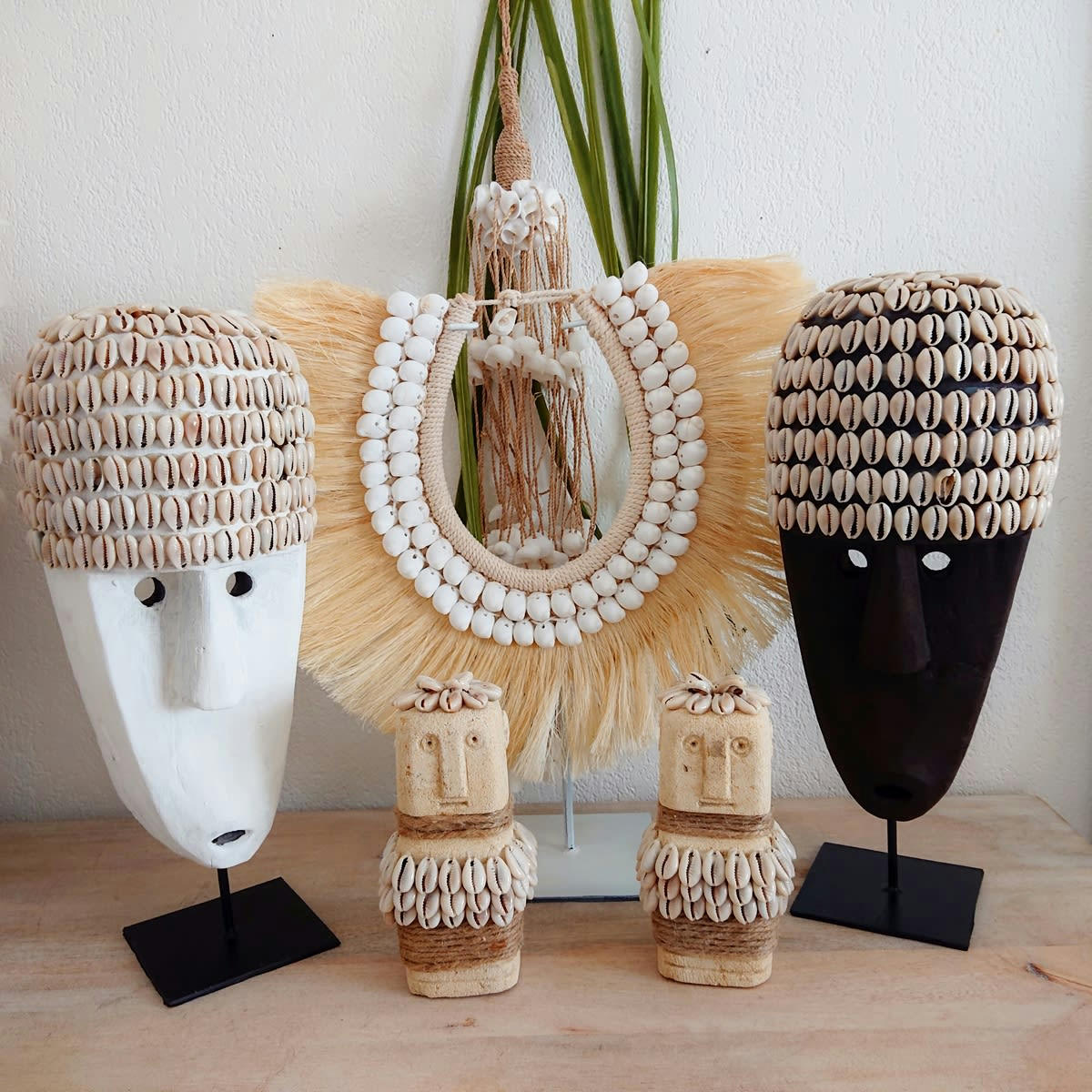 TIMOR - Statue en bois, noir H40 cm