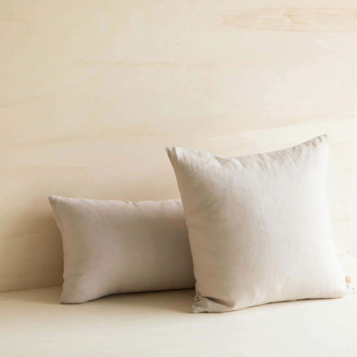 LES ESSENTIELS - Housse de coussin en lin lavé beige 45x45