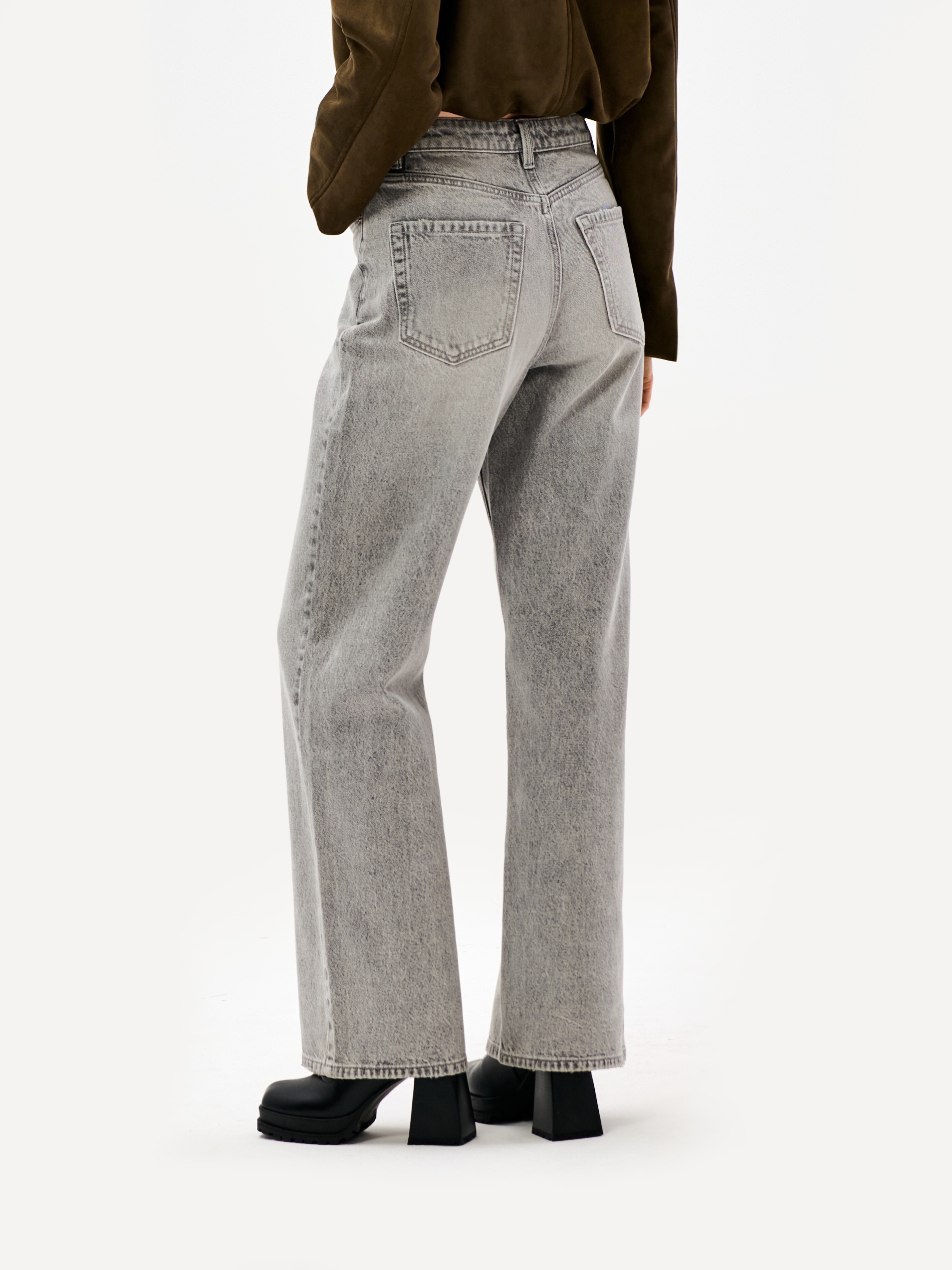 Jeansy wide leg z efektem sprania