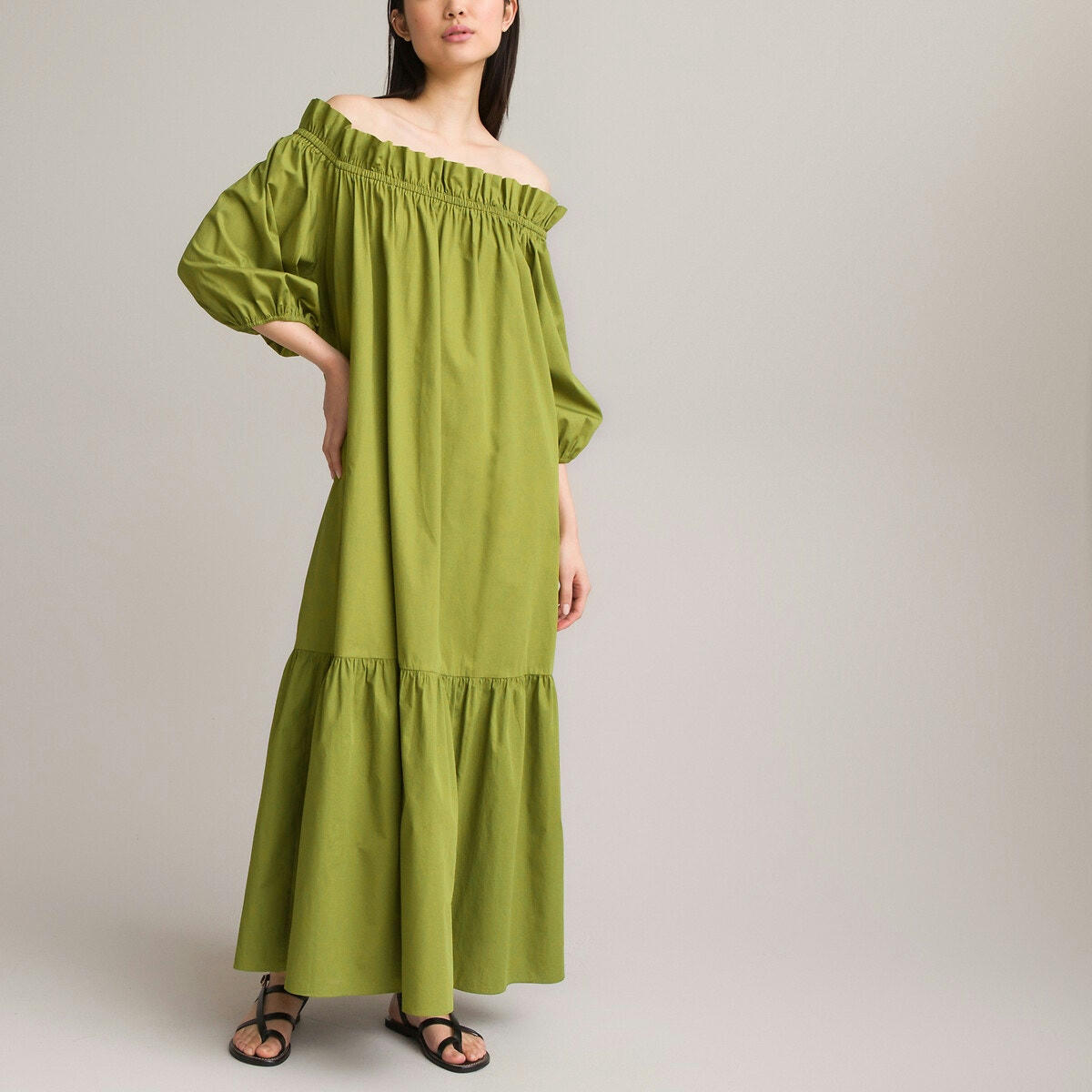 Robe longue, col rond, manches courtes bouffantes