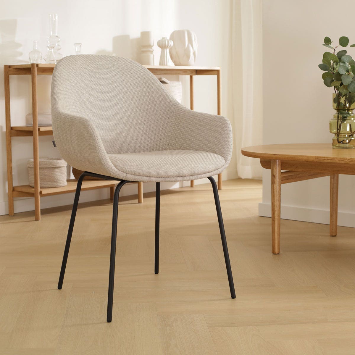 Nolon Nora-Mae Eetkamerstoel Beige - Armleuning - Zwarte Poten