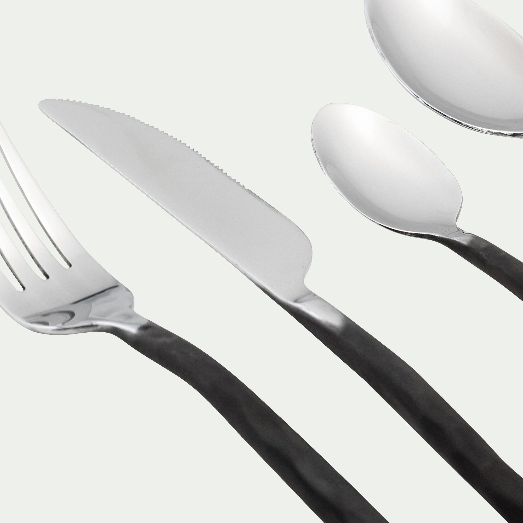 OXI - Ménagère 16 pièces en inox et manche noir