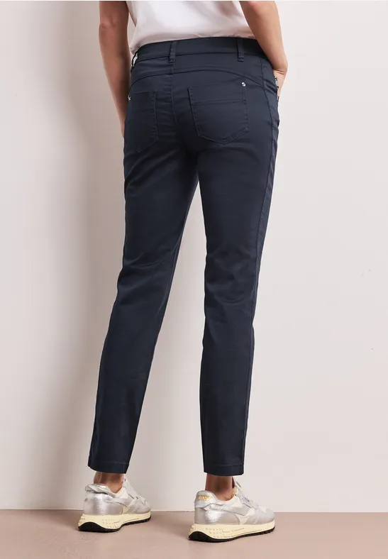 Mid Waist Slim Leg Hose im Satin-Look