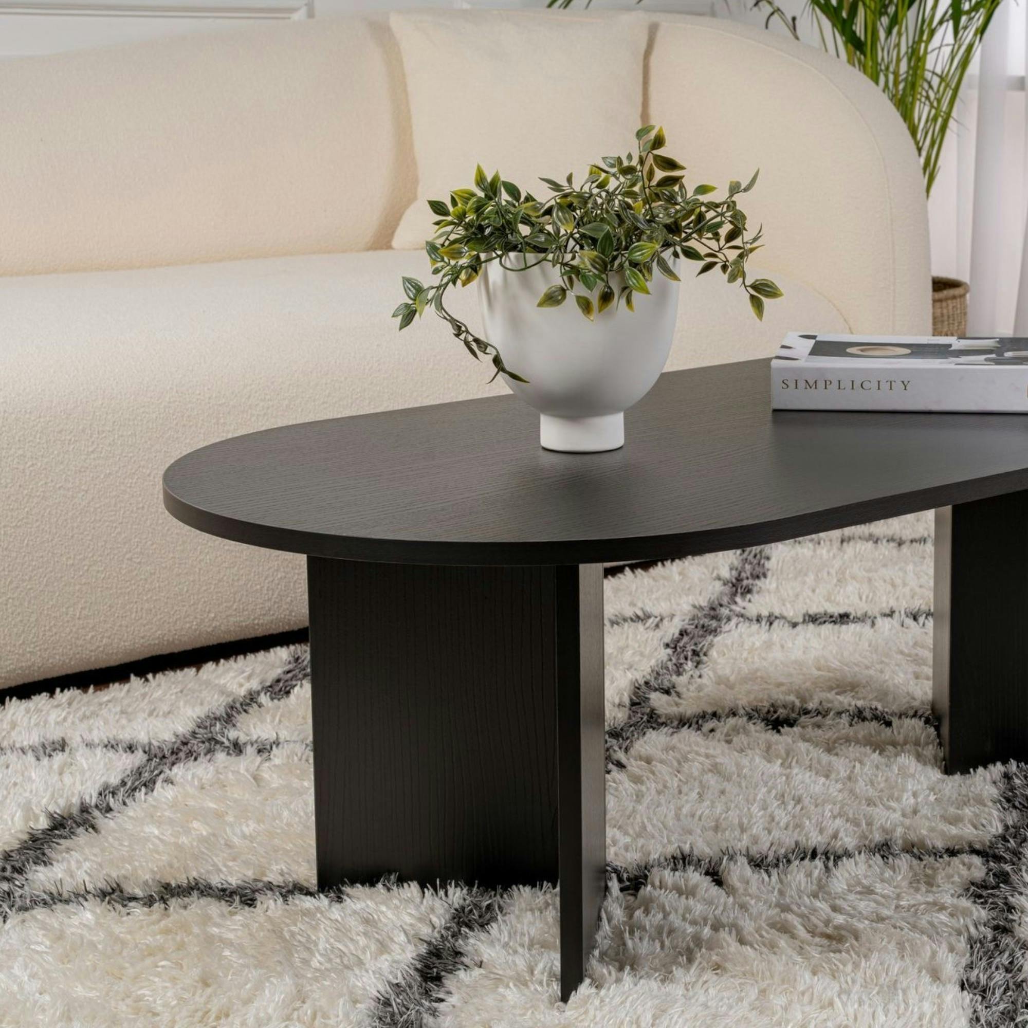 Table basse ovale noire effet bois - pieds en V MARFA