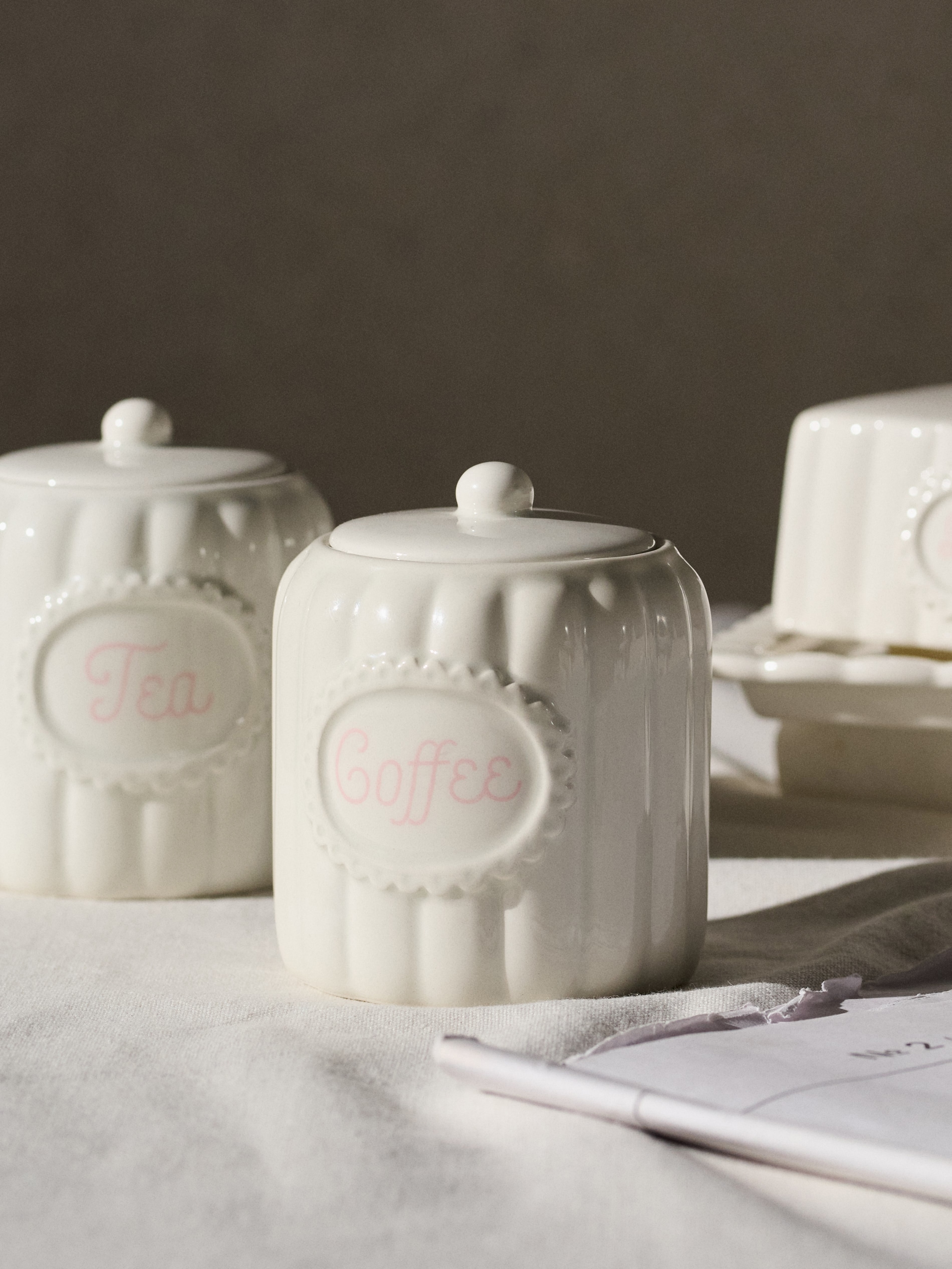 Ceramiczny pojemnik na kawę z pokrywką
