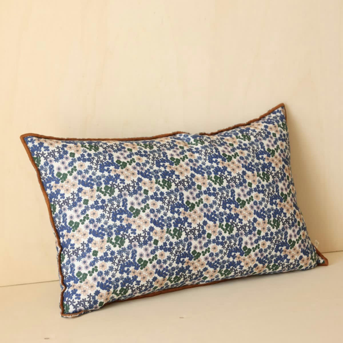 ESCALE - Housse de coussin en lin lavé imprimé flower bleu 40x65
