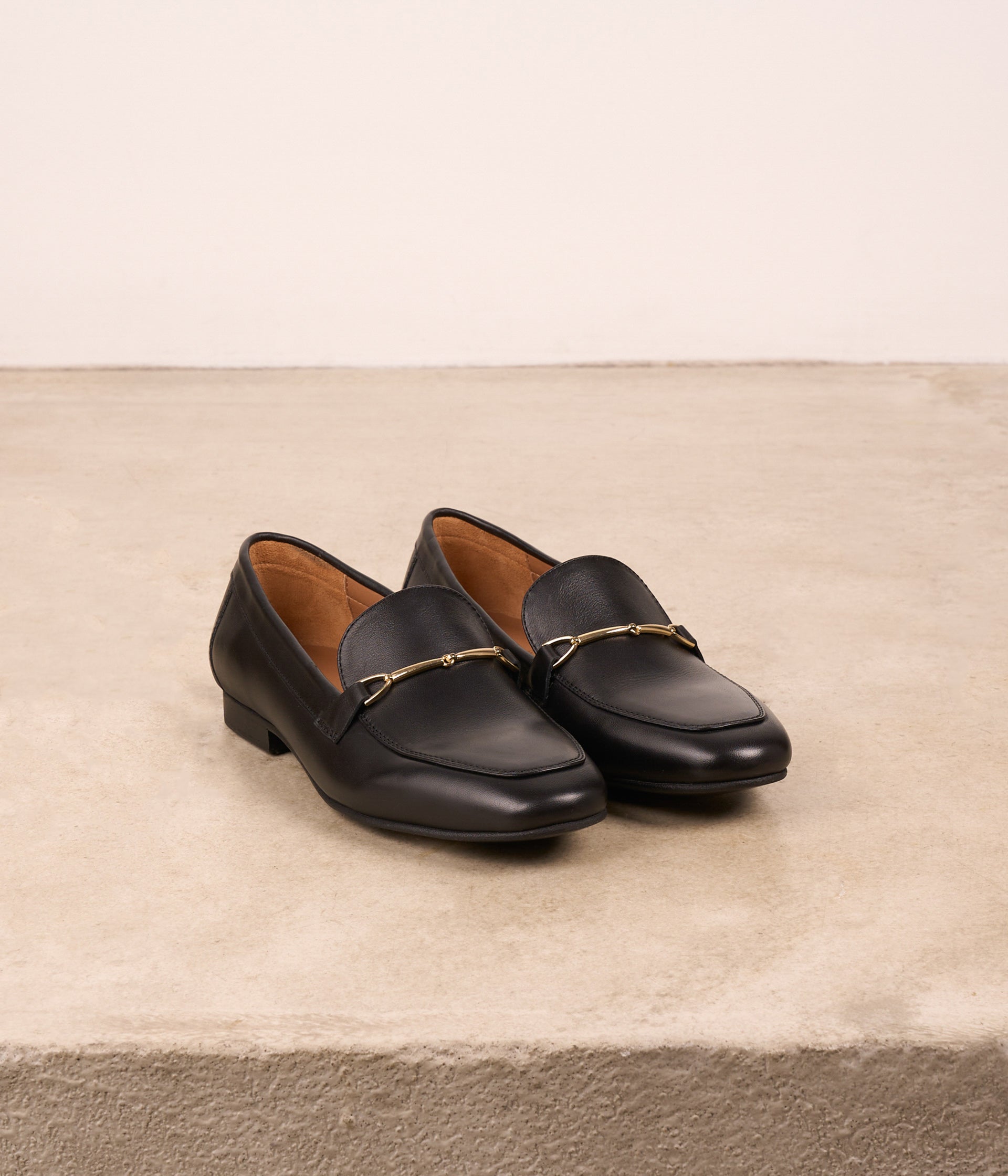 Mocassins en cuir noir Assia