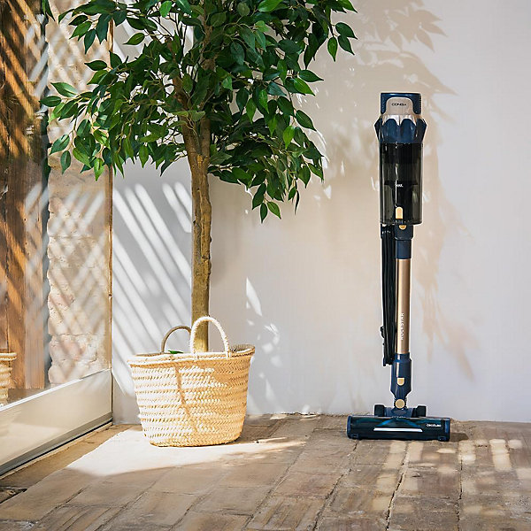 Aspirateur balai filaire puissant avec filtration HEPA