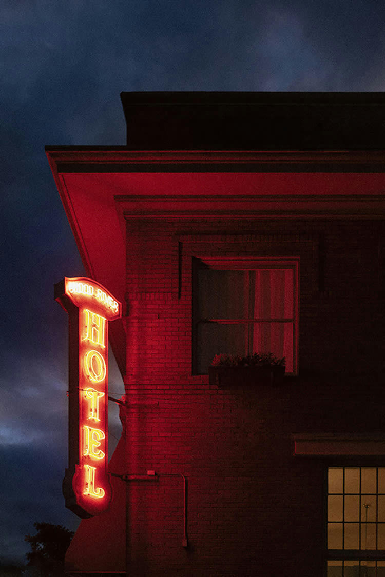 BLUE HOTEL - Photographie d'art de Romain Farge 40x60 cm sur alu