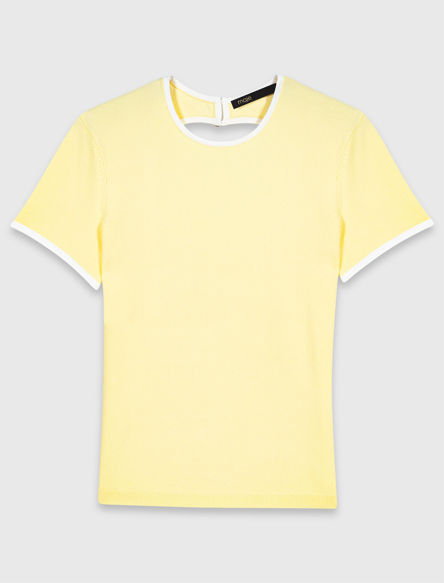Pull avec découpe ronde sur le dos