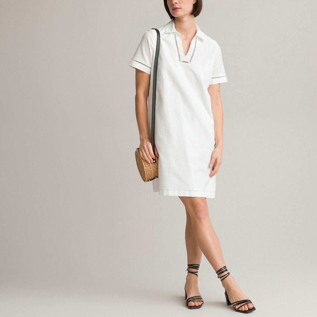 Robe droite, mi-longue, manches courtes
