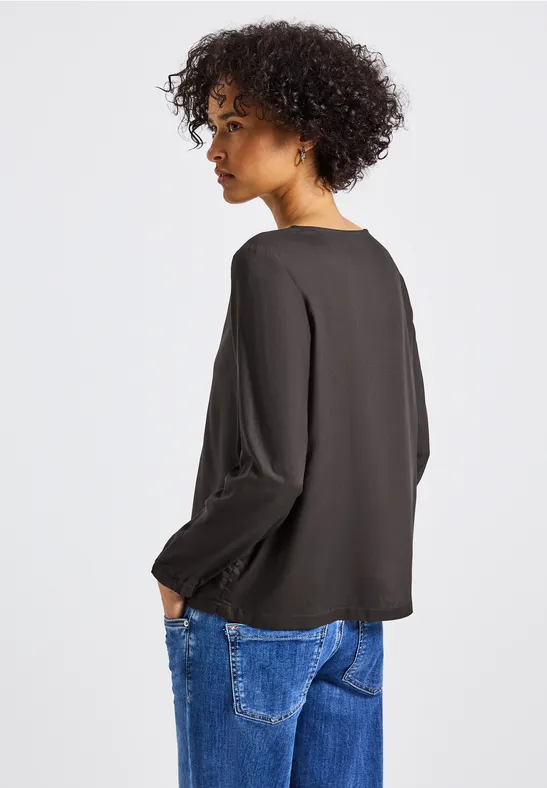 Rundhalsbluse mit Cut-Out