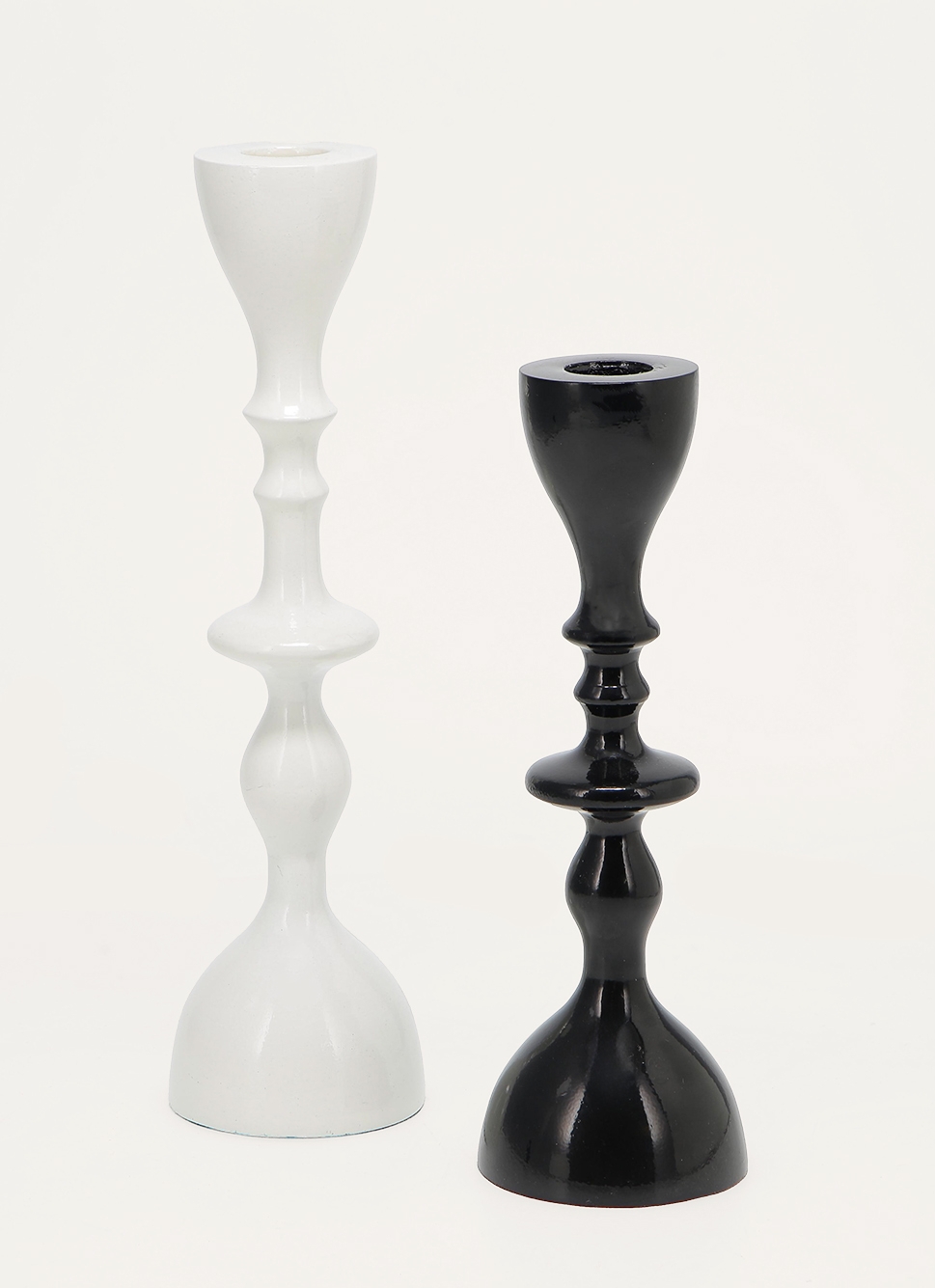 PETIT BOUGEOIR EN ALUMINIUM FINITION LAQUÉE Noir