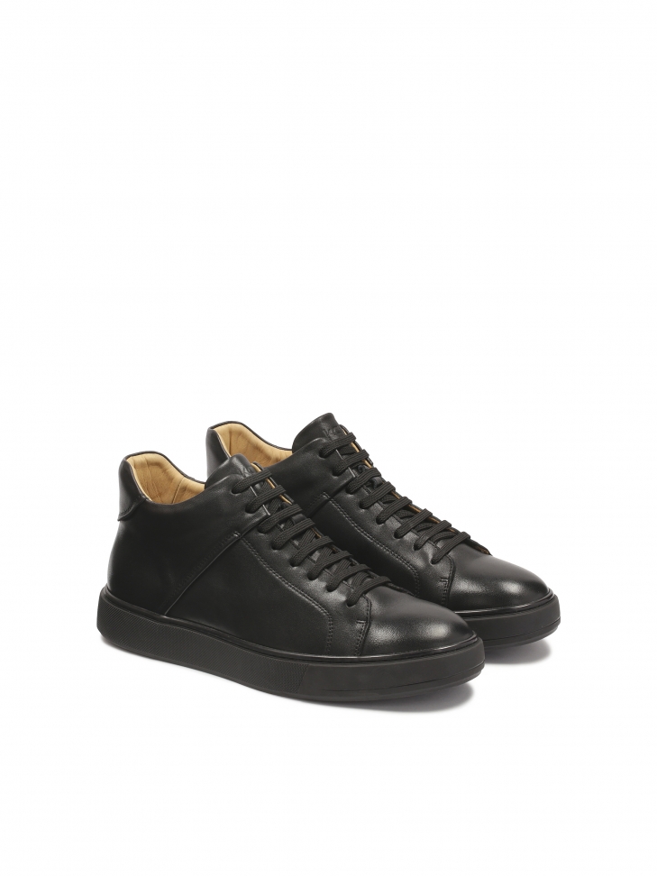 Minimalist men's smooth leather sneakers