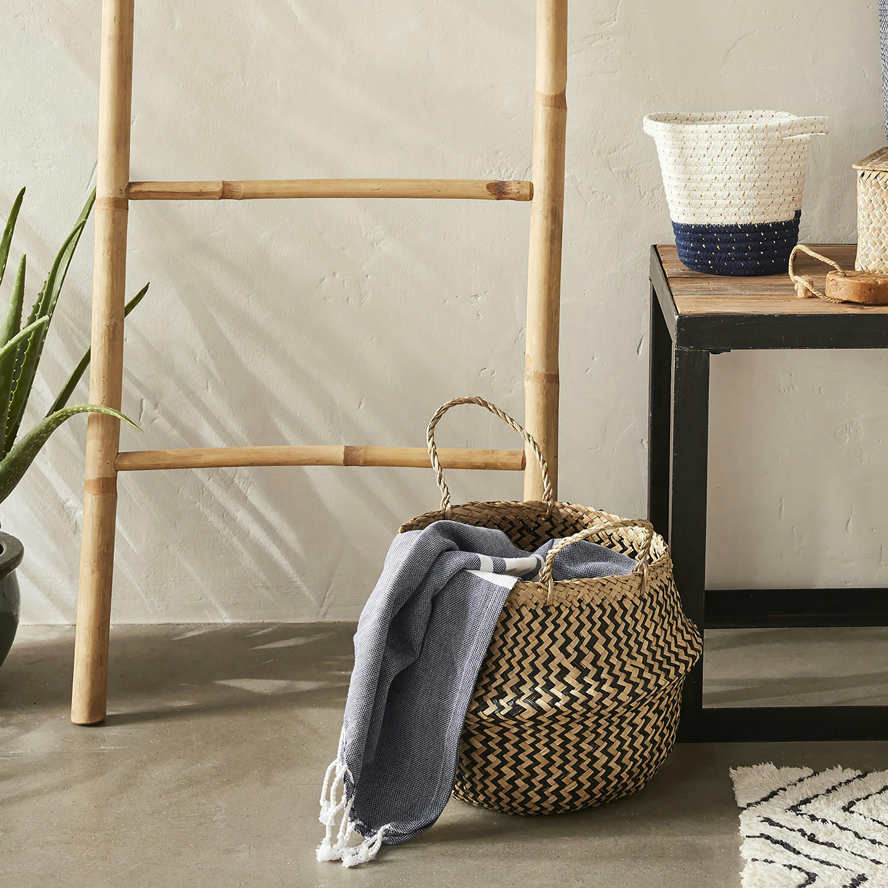 - Lot de 4 paniers cloches en jonc de mer noir 30x30x30cm