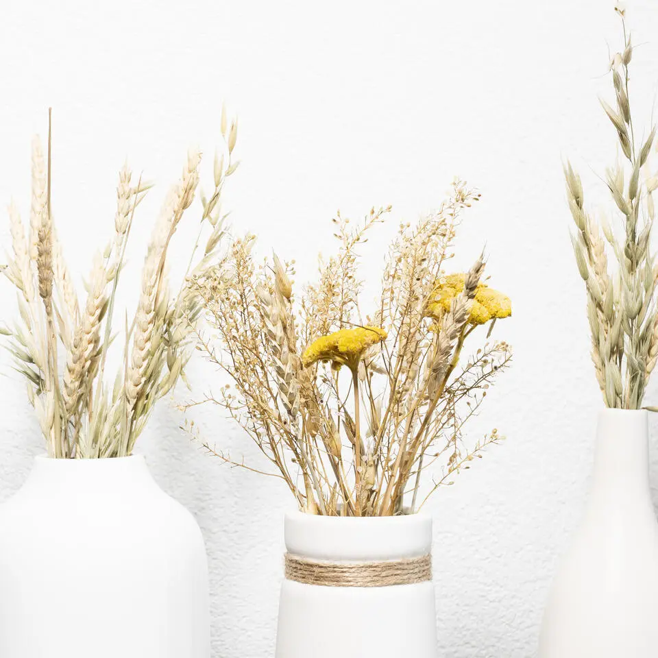 QUVIO Vaas keramiek met smalle hals - Wit