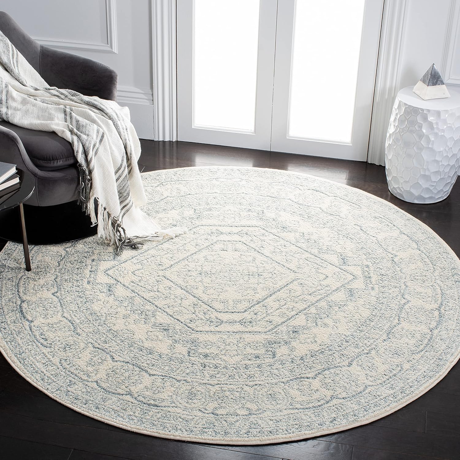 SAFAVIEH Adirondack Collection Area Rug - 10' Round, Ivory & Slate, Oriental Medallion Design, Non-Shedding & Easy to Clean, Ideal for Living Room, Bedroom, Dining Space (ADR108S)
