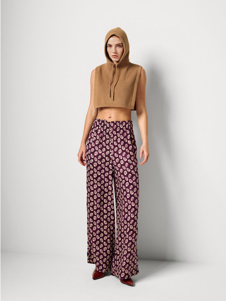 Flowy trousers with bandana print