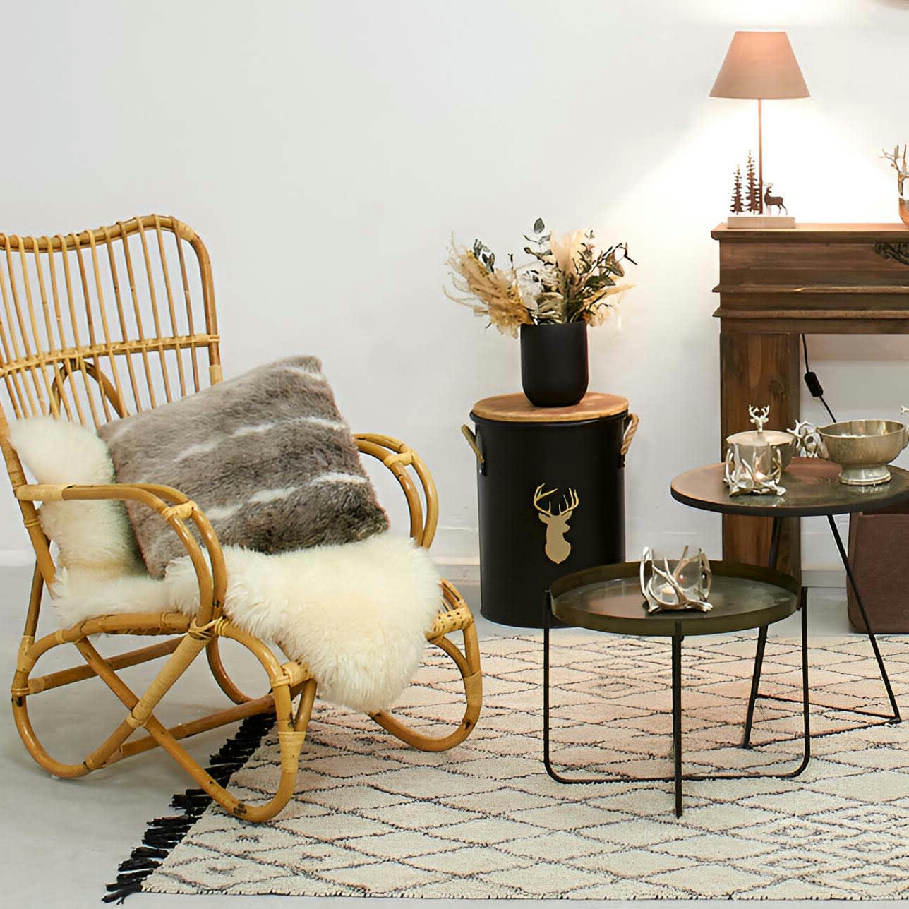 - Tabouret et seau à pellets métal laqué cerf