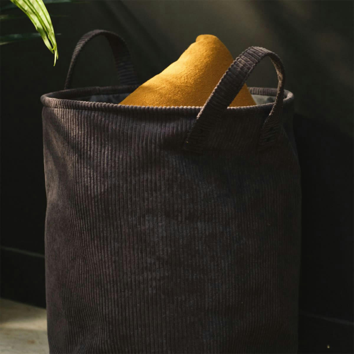 COZY - Corbeille à linge en velours côtelé fusain