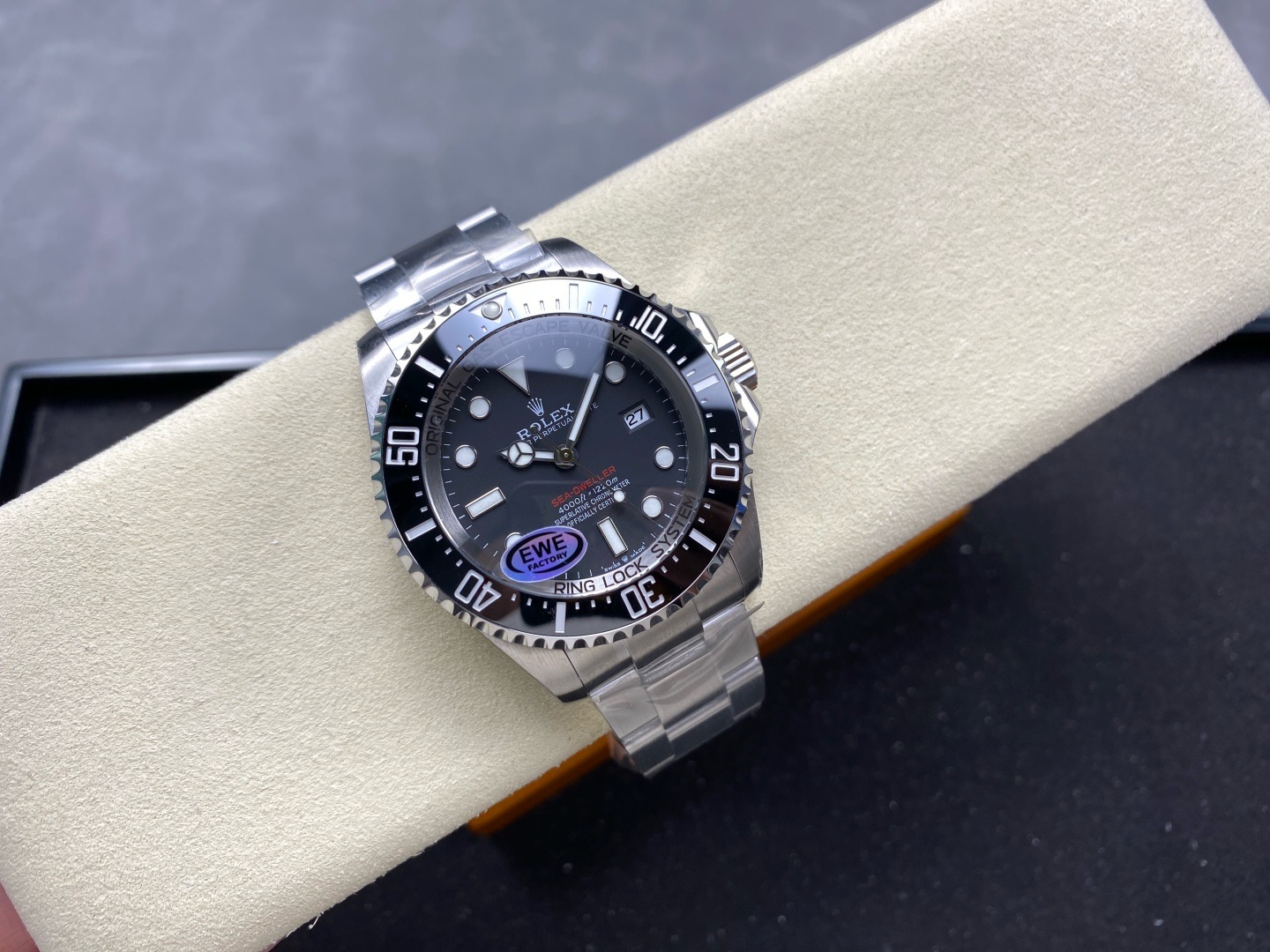 Omega Seamaster Diver 300M black dial mesh bracelet style -8