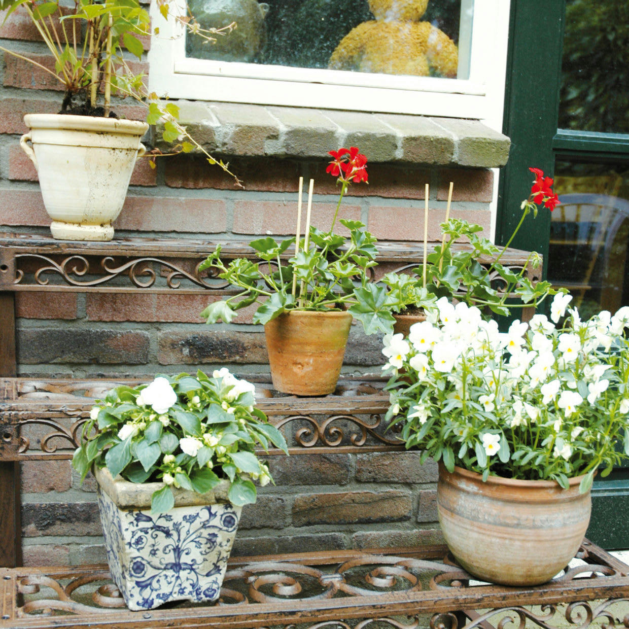 - Etagère à plantes en métal patiné arabesque