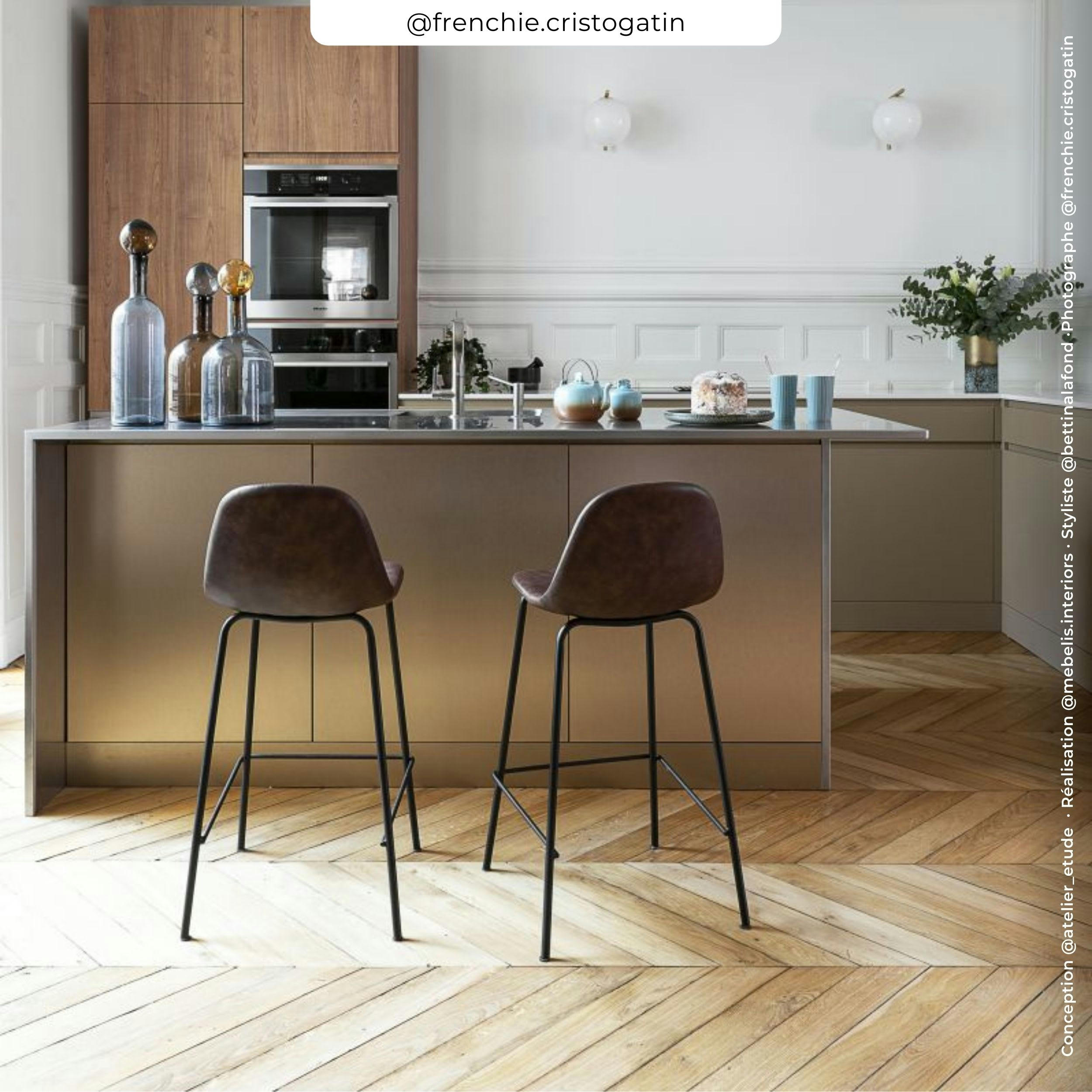 HENRIK - Chaise pour îlot central 65 cm en cuir synthétique marron (lot de 2)