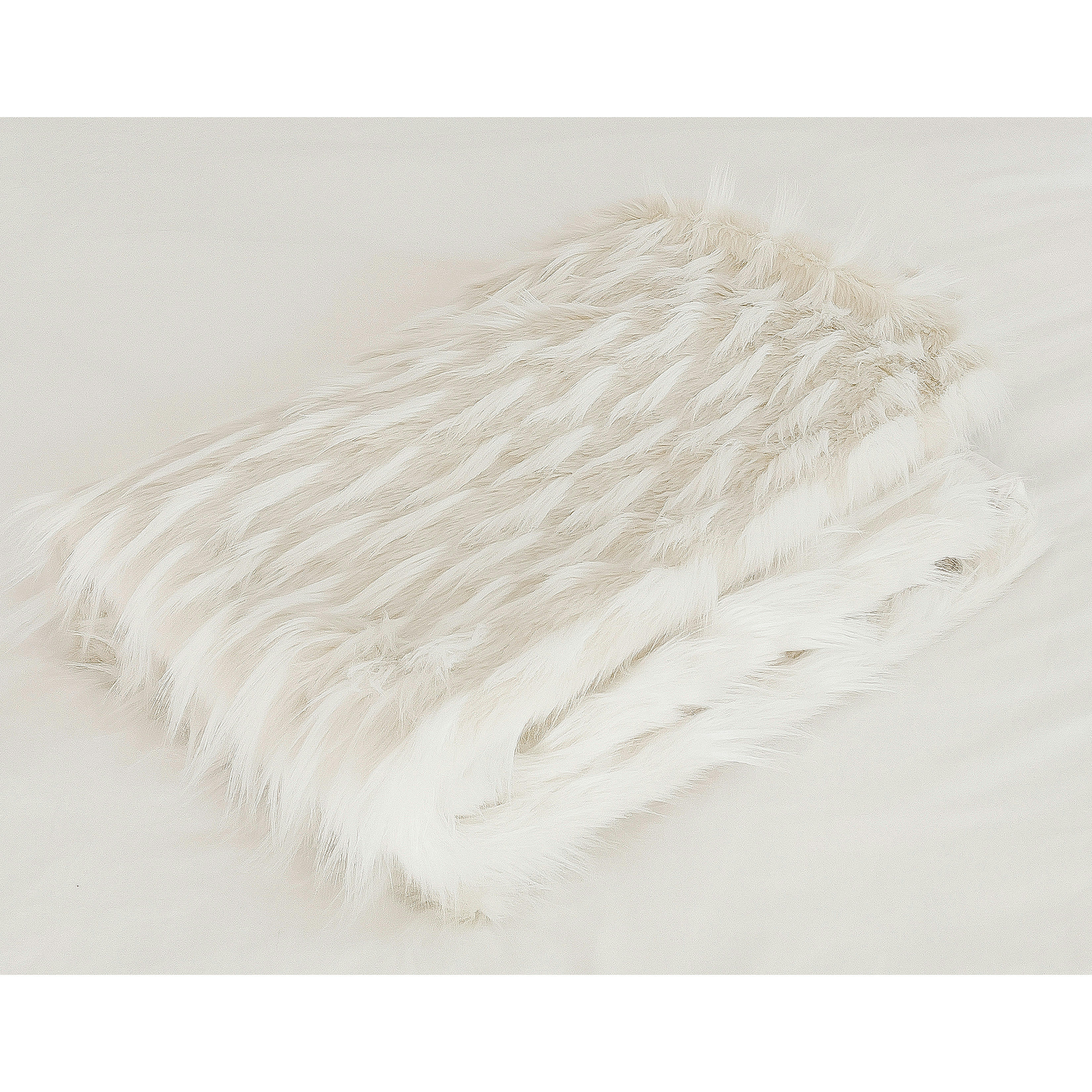 - Plaid en fausse fourrure blanche et beige