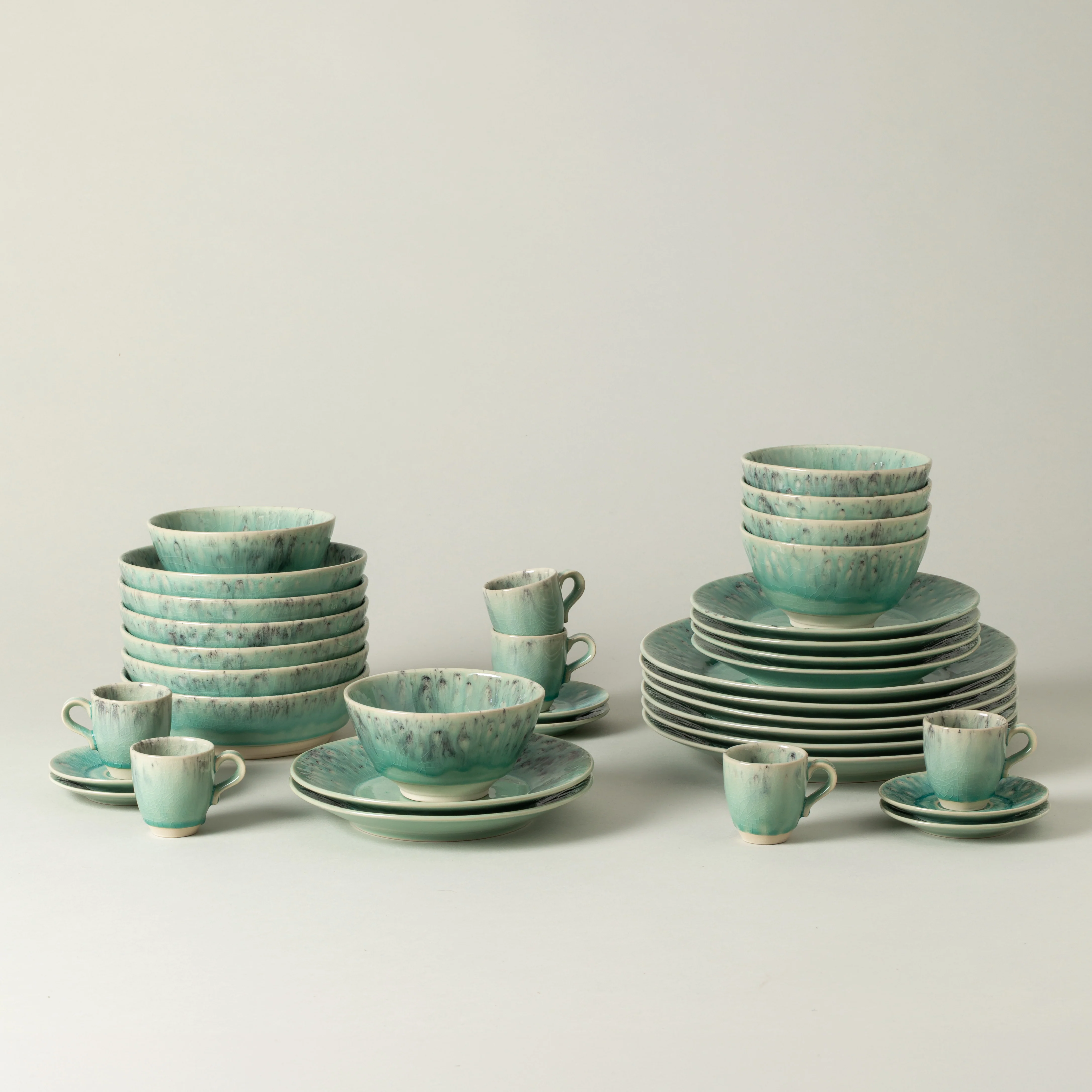 30-Piece Dinnerware Set with Coffee Cup and Saucer Madeira