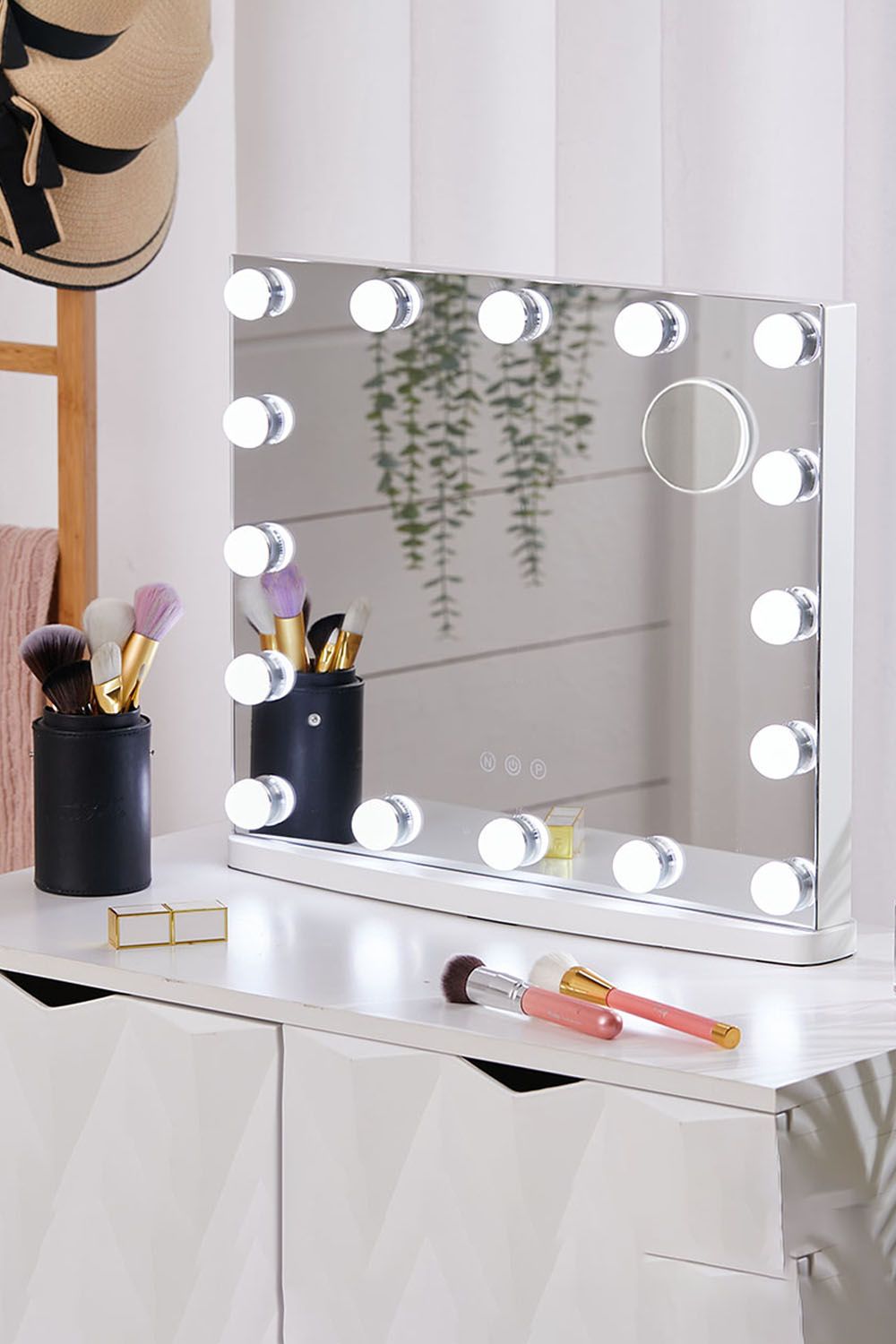 The hot sale 3 Color Lighting Modes Detachable Mirror