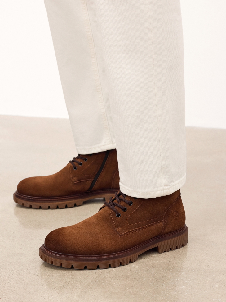 Brown men's boots made of natural suede