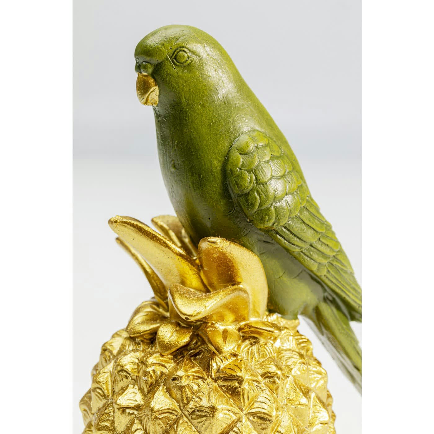 - Statuette perroquet vert sur ananas doré en polyrésine
