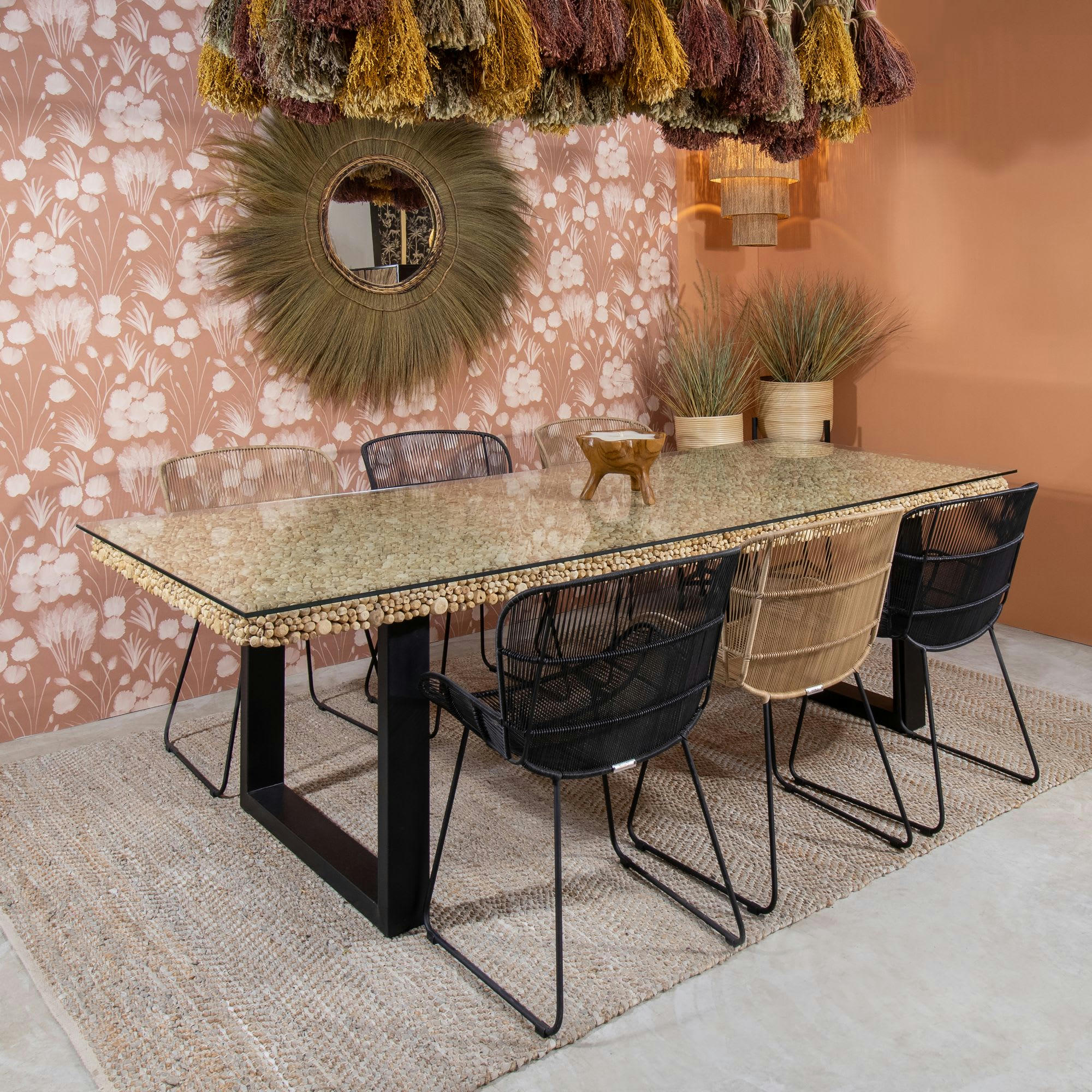 FLOTS PERDUS - Table en bois flotté avec plateau verre et pieds en métal noir 250cm