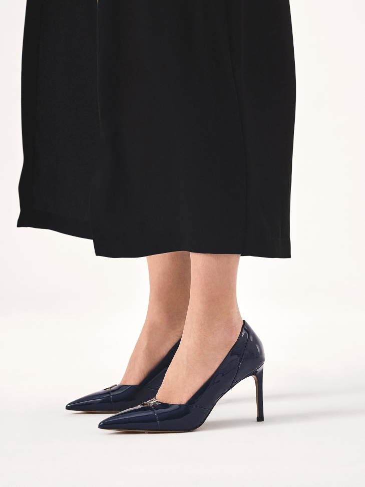 Patent leather navy blue heeled pumps