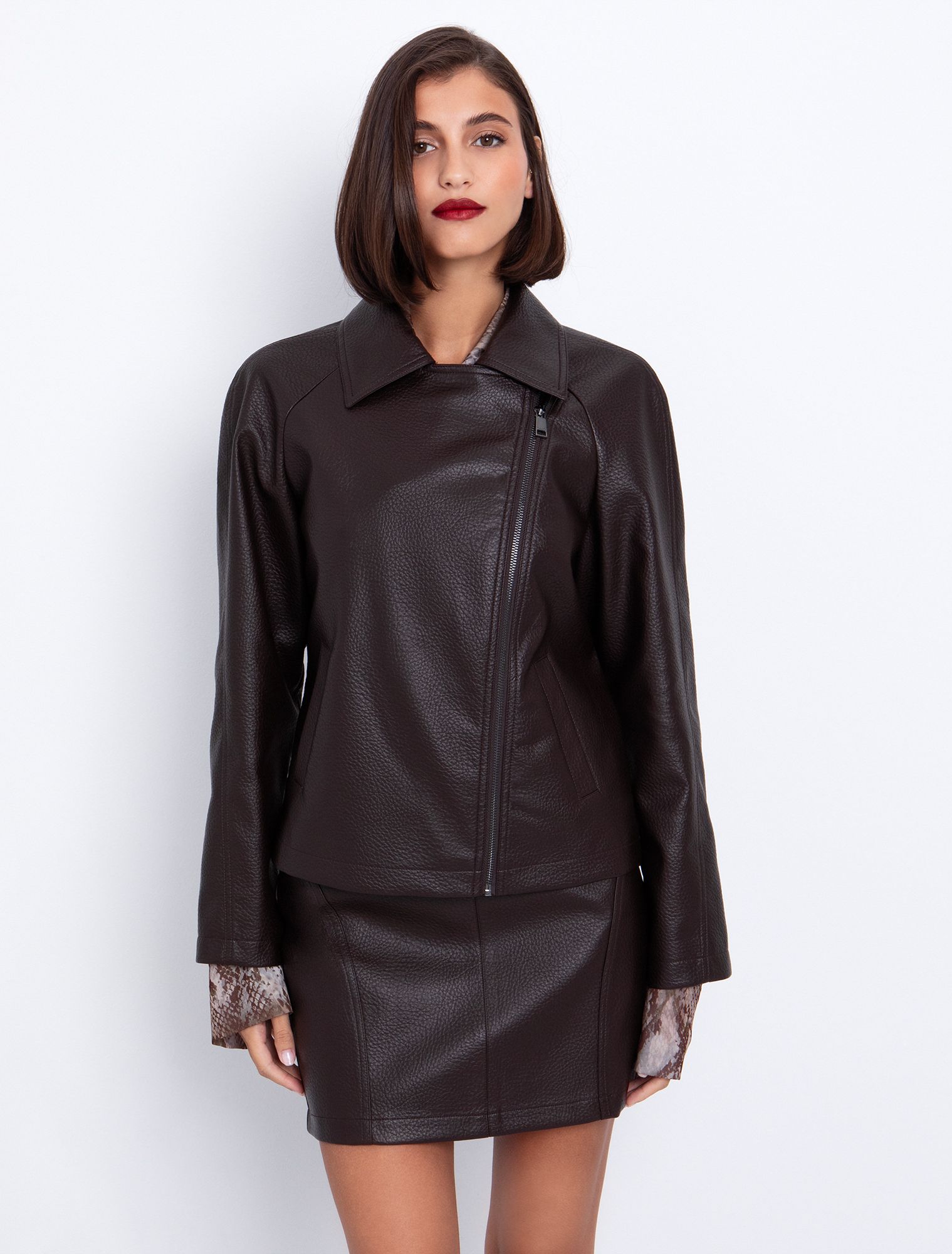 Σταυρωτό τζάκετ από δερματίνη