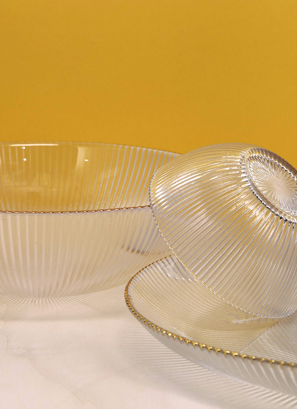 PLAT DE PRESENTATION EN VERRE ÉCLATANT TRANSPARENT