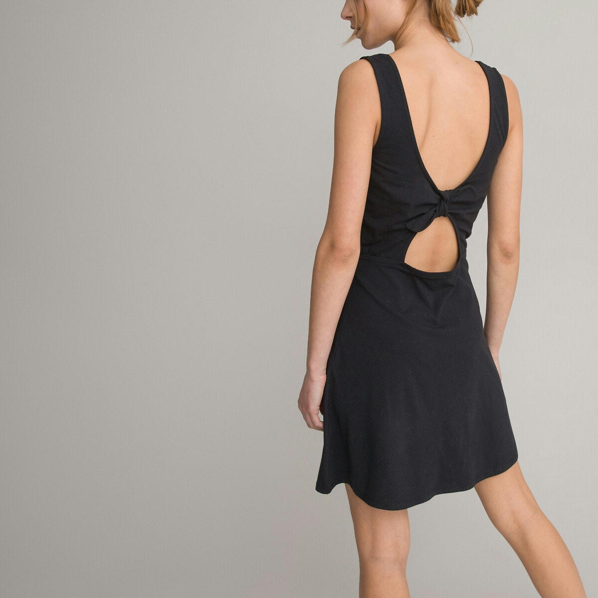 Robe sans manches, noeud au dos
