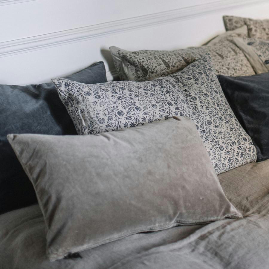 L'ESSENTIEL - Lavage de velours Taupe  50x70