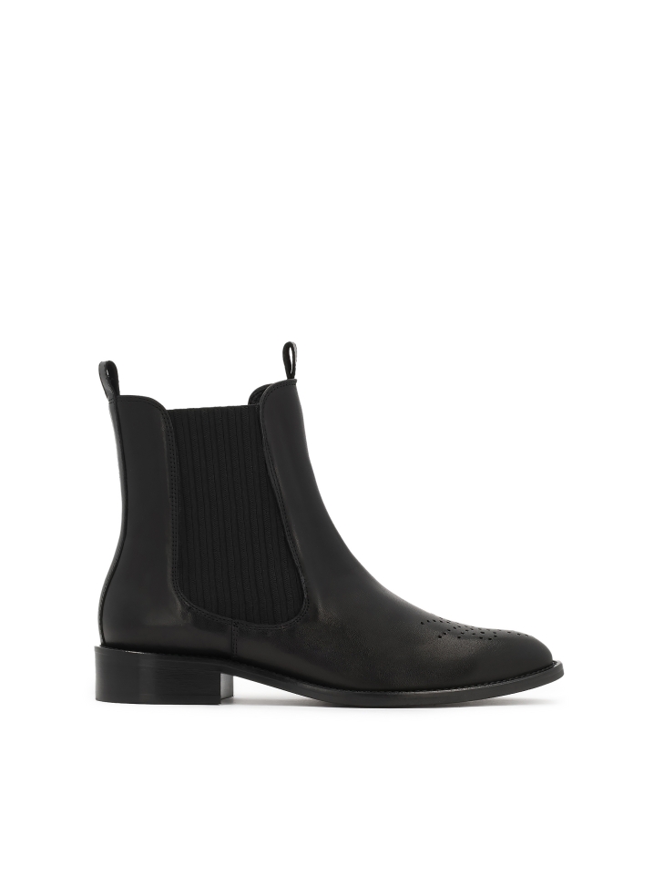 Classic leather Chelsea boots