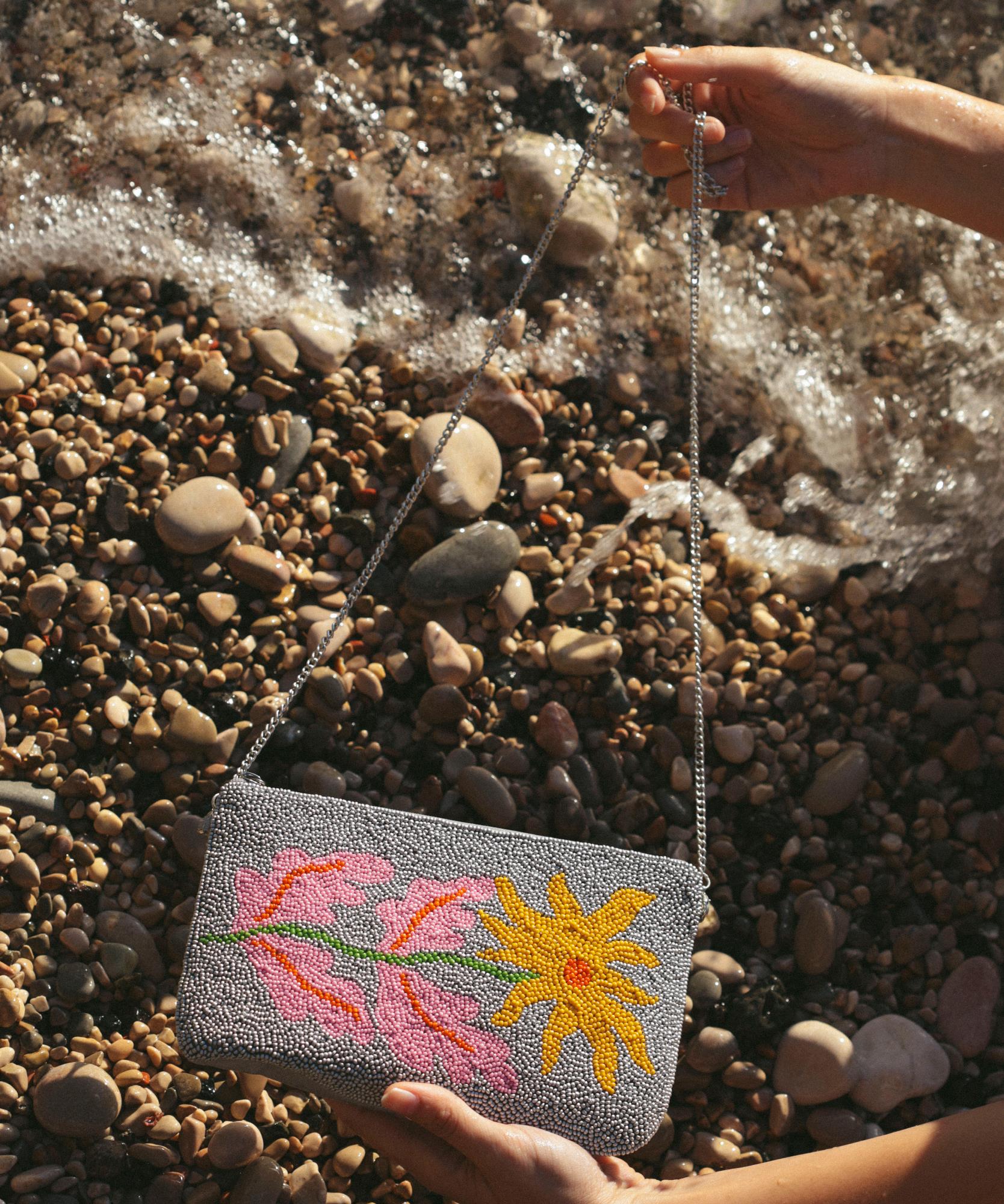 Sac en perles brodées fleur argent - Perles de verre