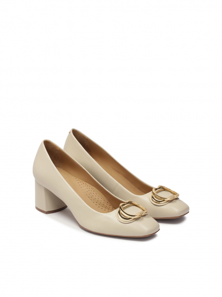 Cream pumps with comfort insole