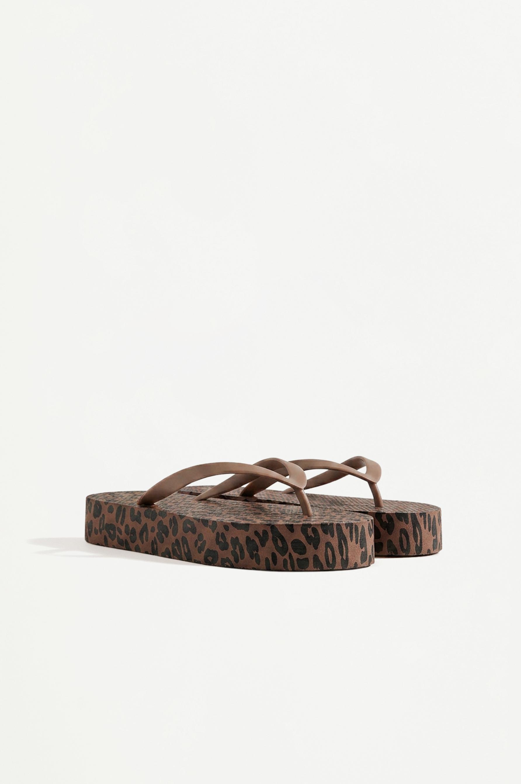 Sandalia baño animal print