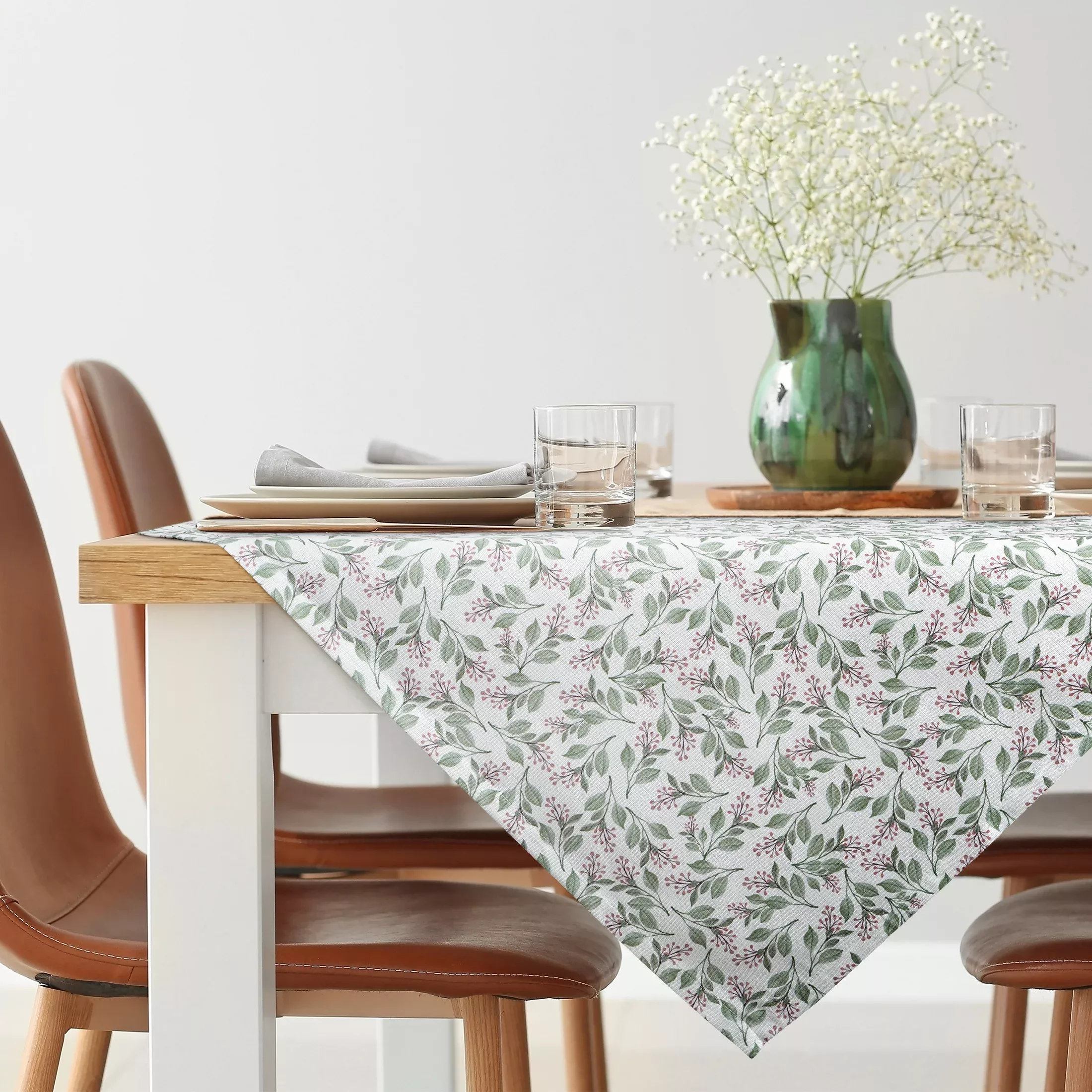 Obrus na stół plamoodporny 85x85 cm biało, zielony z motywem roślinnym - GRACE