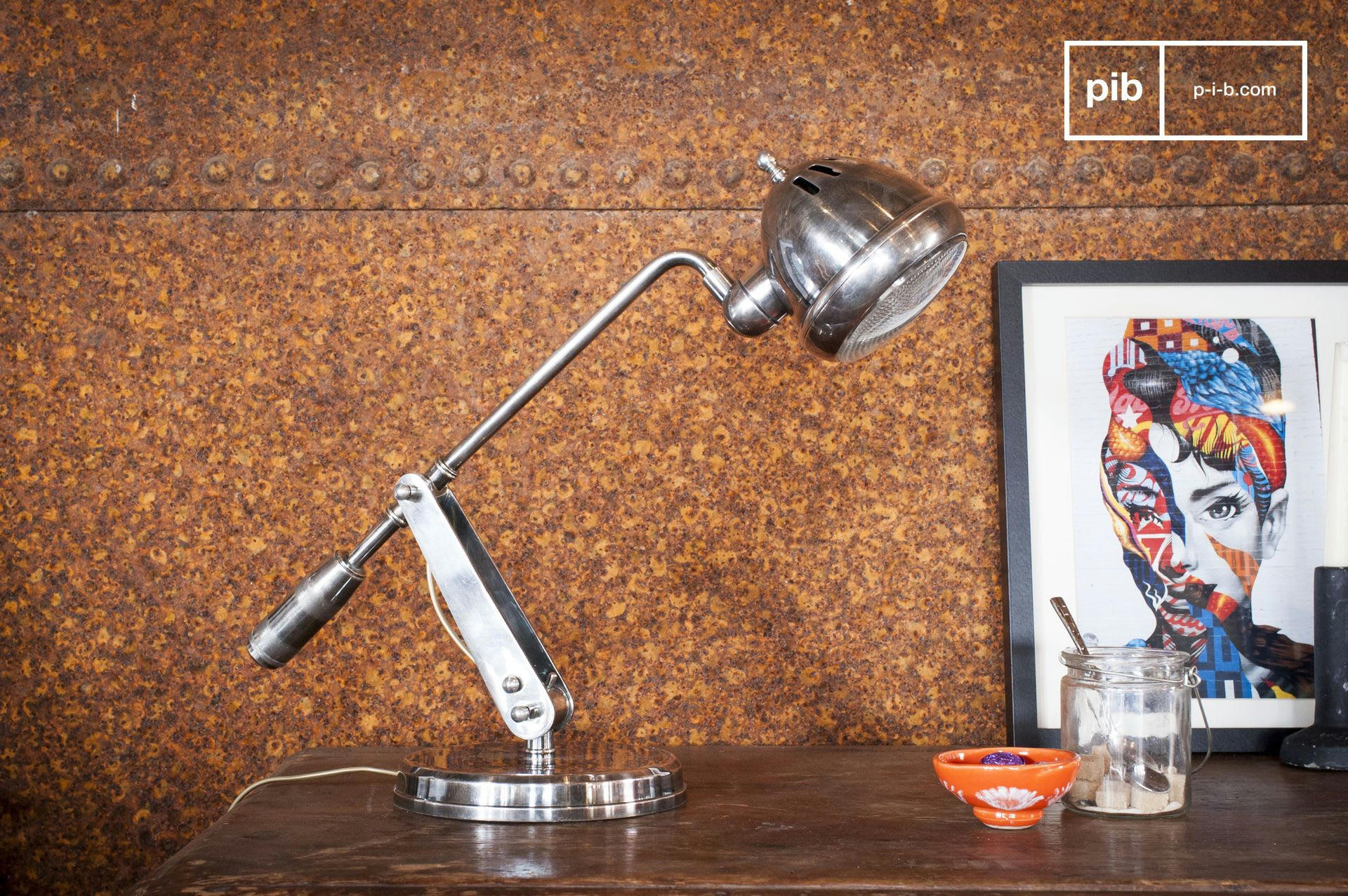 ESLA - Lampe de table en métal argenté