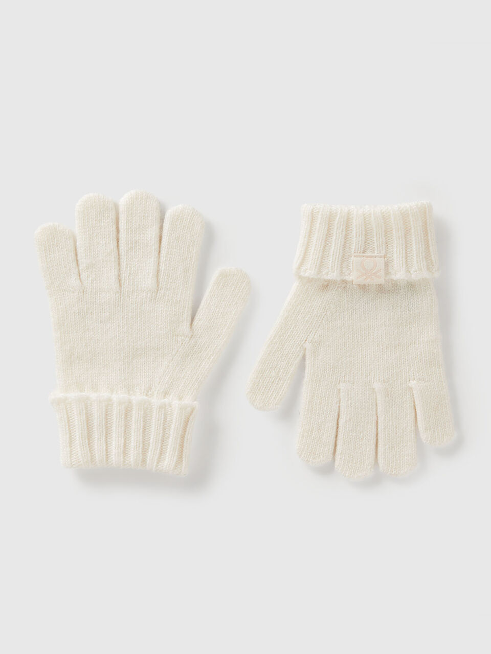 Gloves in viscose and wool blend