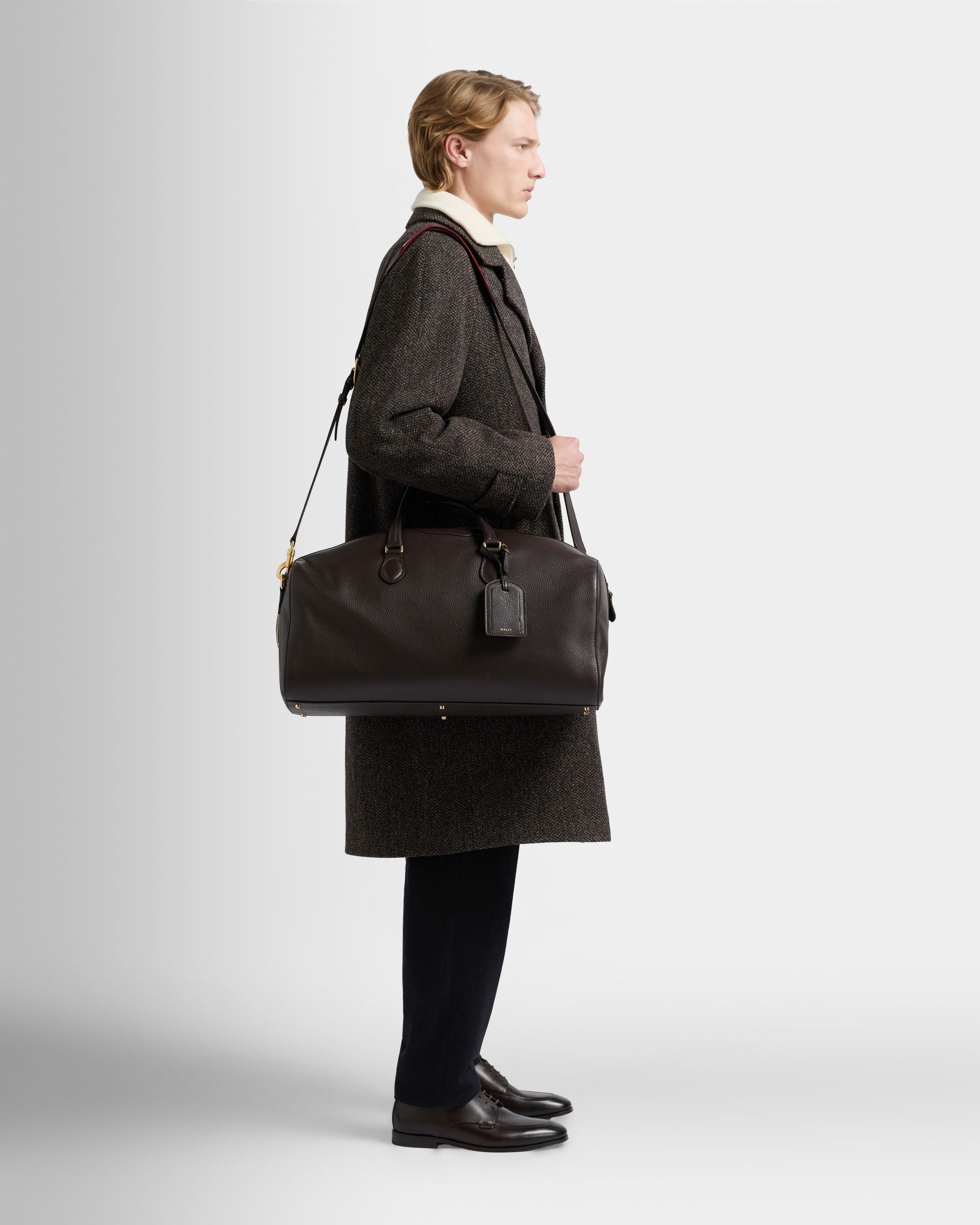Beckett Duffle Bag aus genarbtem Leder in Ebenholzschwarz