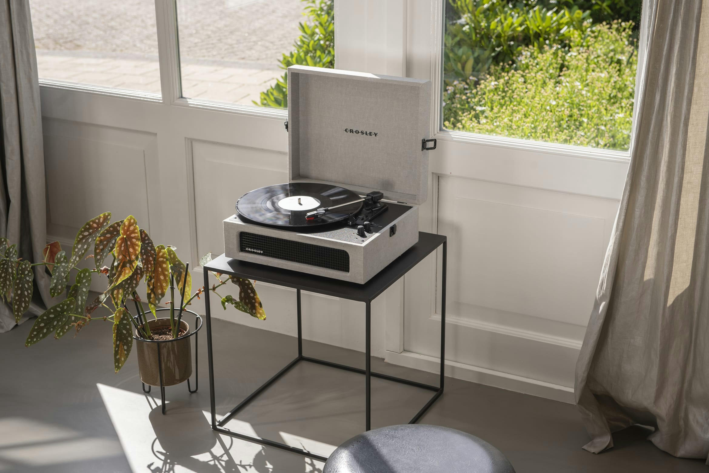 VOYAGEUR - Platine vinyle portable avec Bluetooth gris